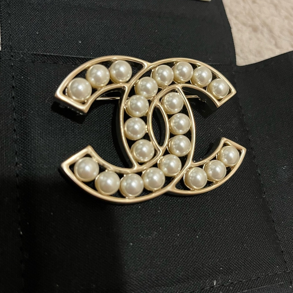 CHANEL brooch